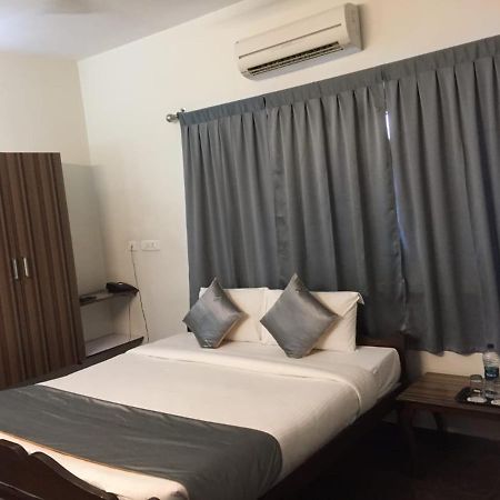 Pp Residency Hotel Covelong Kültér fotó
